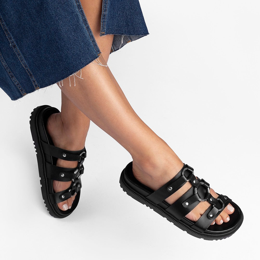 Flat Angie Black