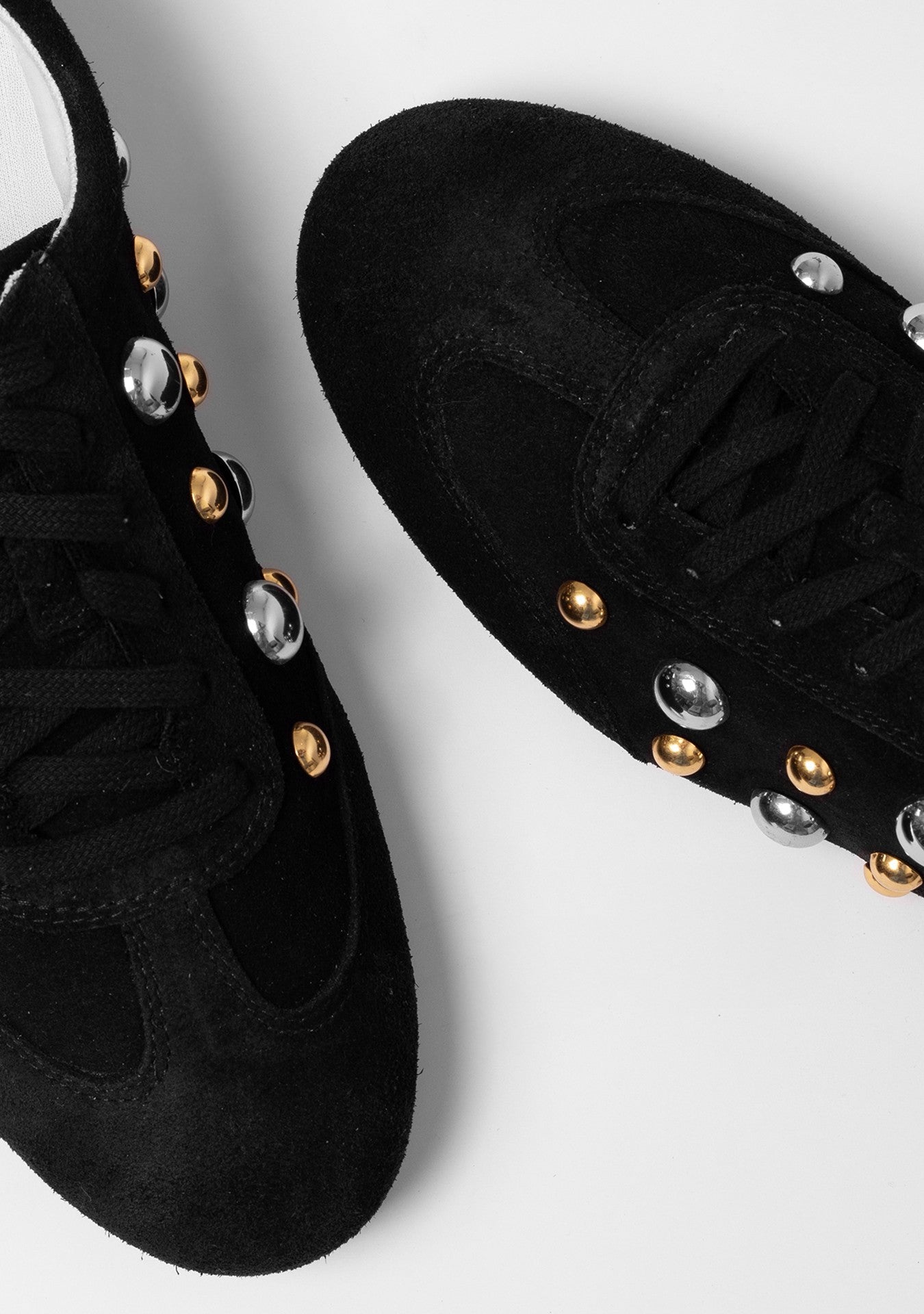 Sneaker Violet Studded Black