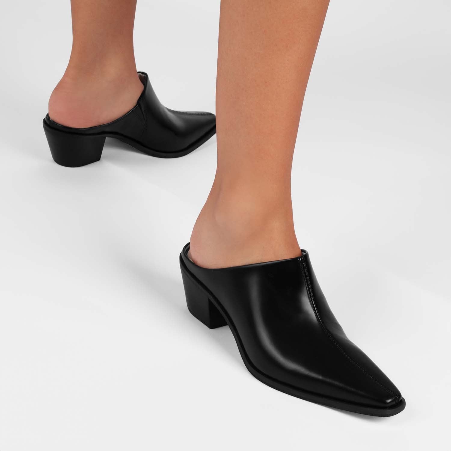 Mule Houston Glossy Black