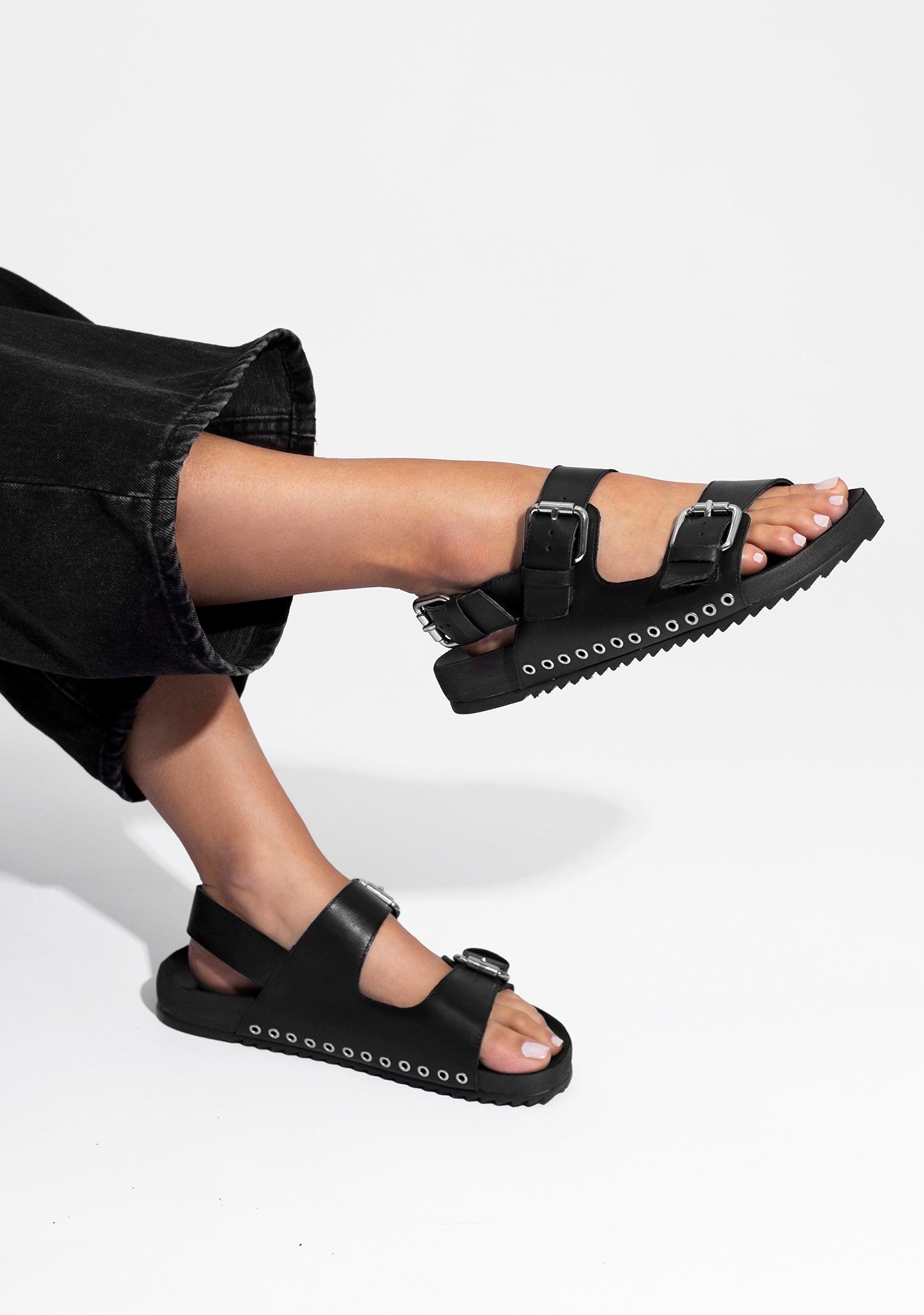 Flat Cassandra Black