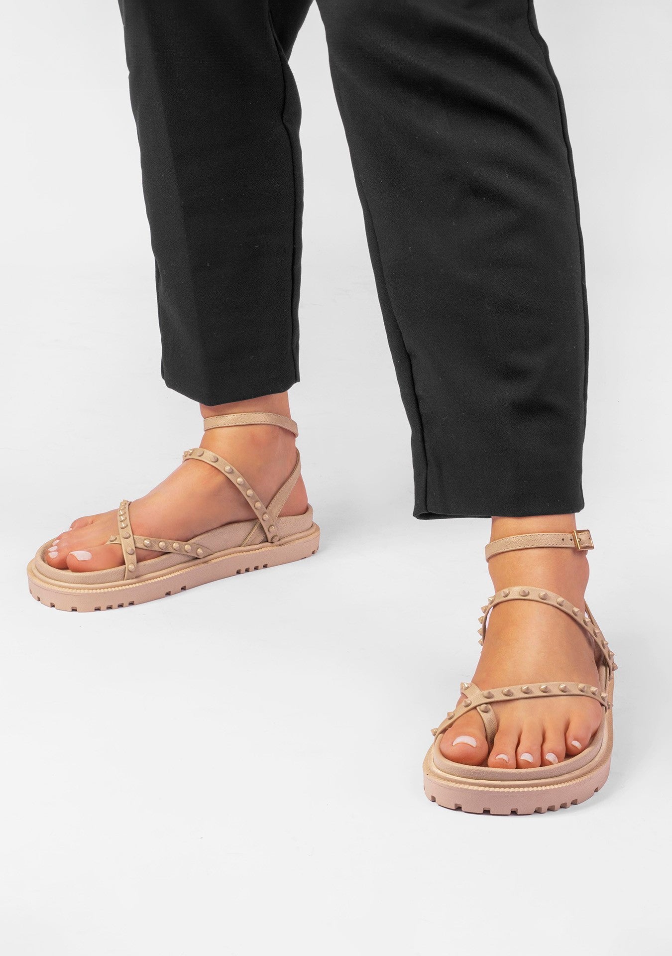 Flat Thaina Bege