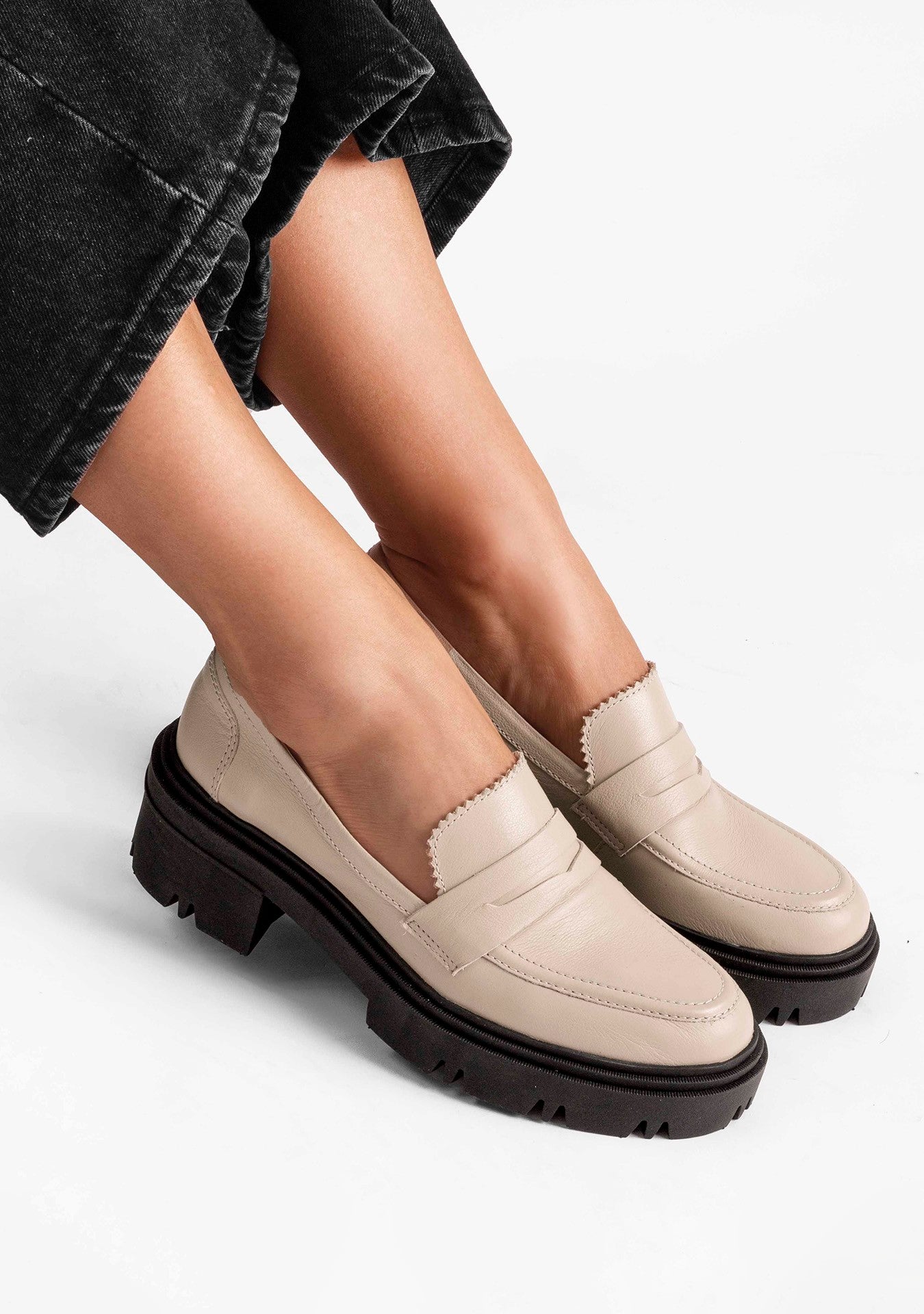 Loafer Dara Bege