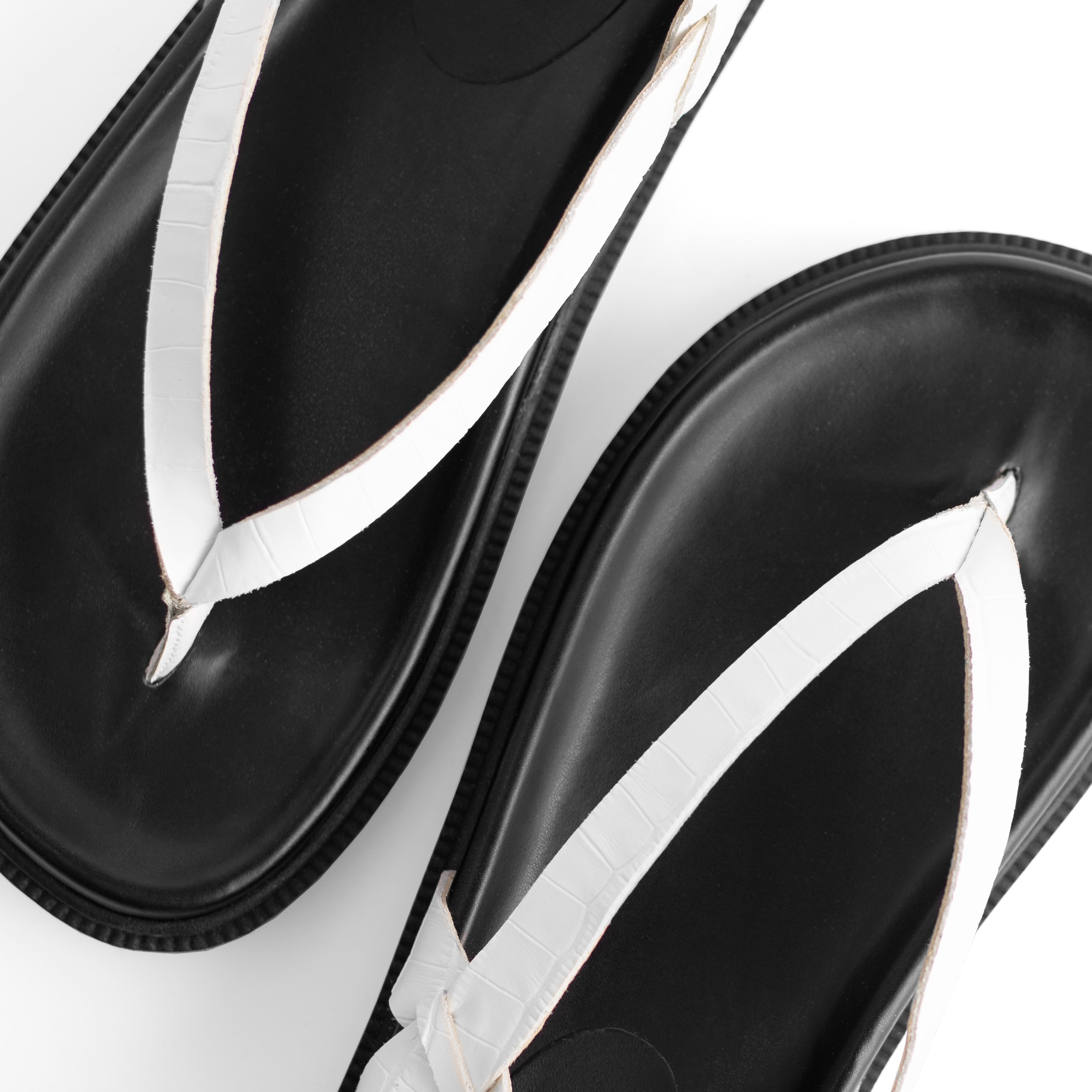 Flat Susana White