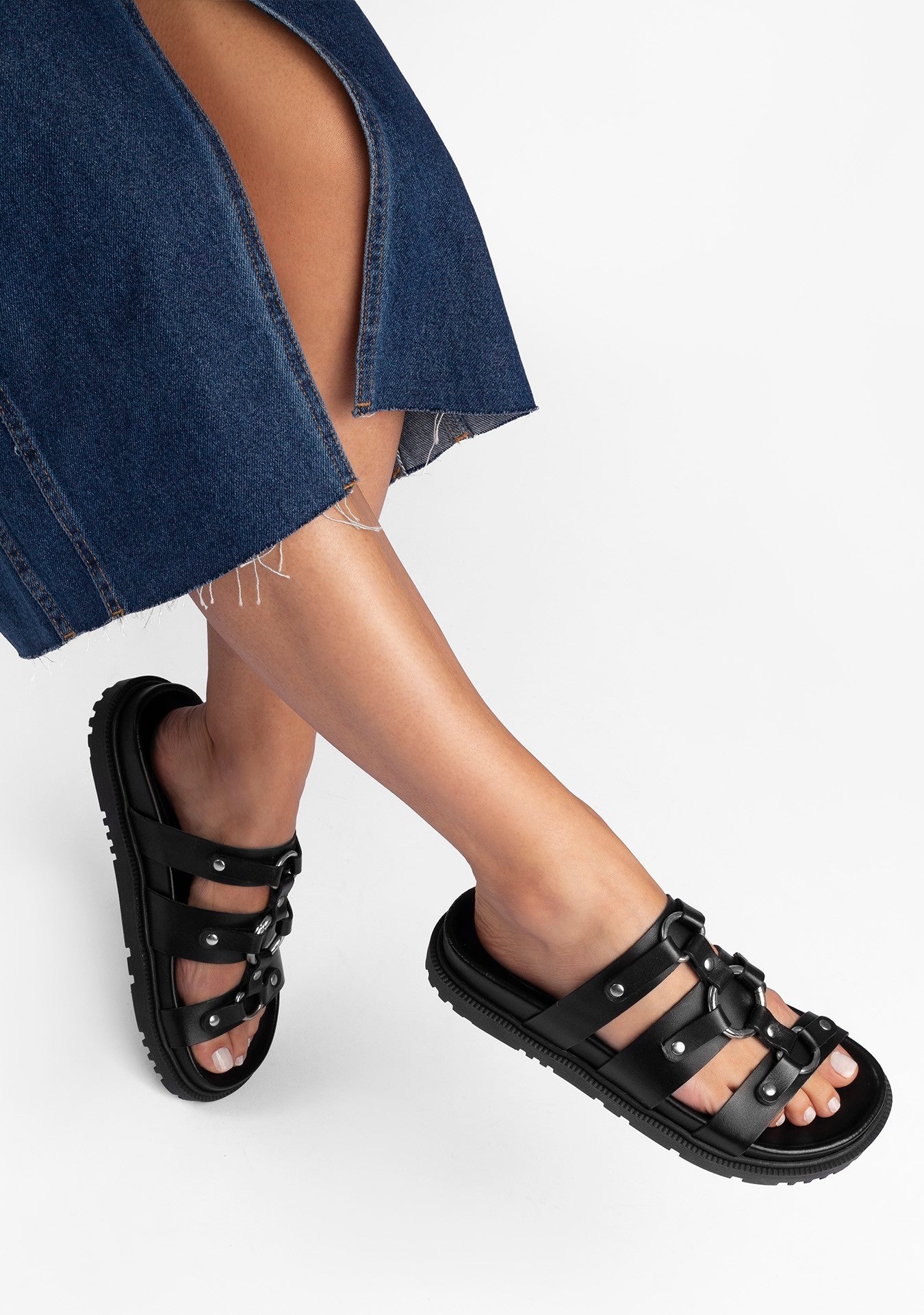 Flat Angie Black