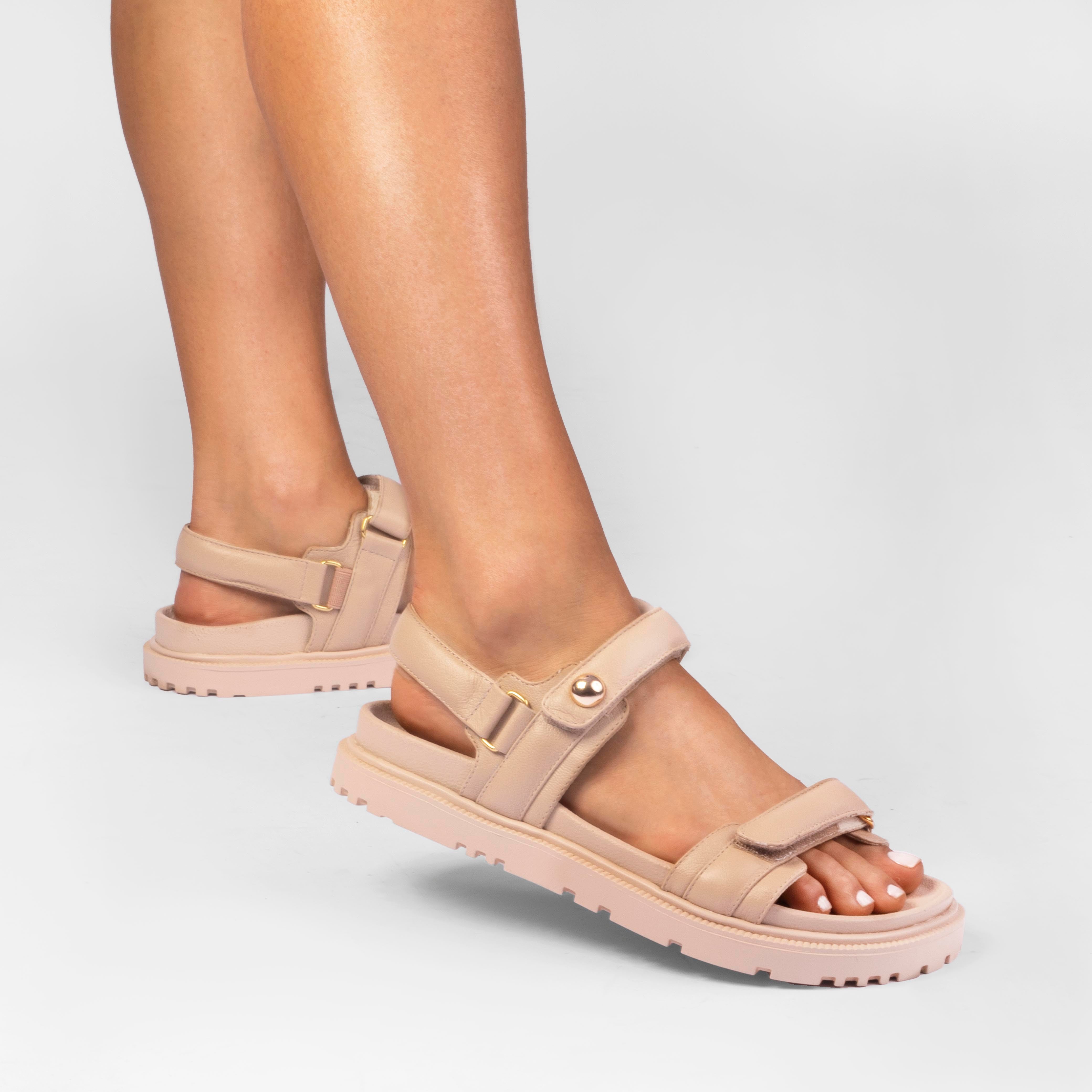Flat Megan Bege