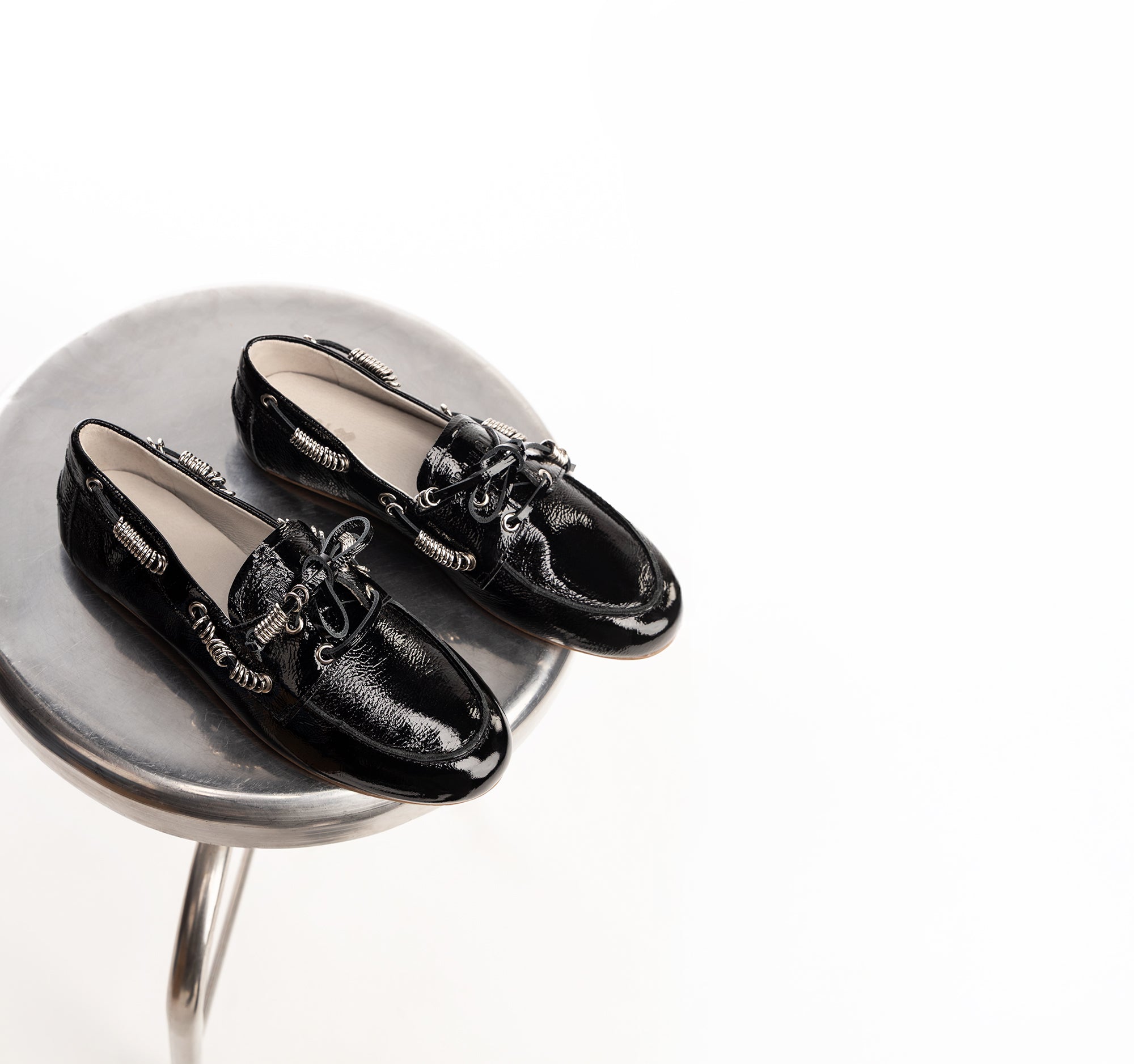 Mocassim Valência Studded Shiny Black